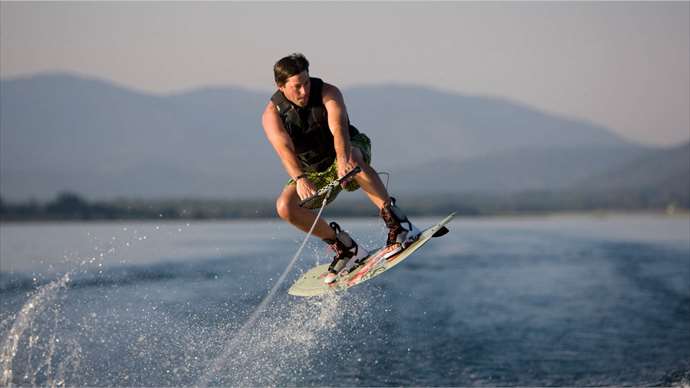 Wakeboard und Wakesurfschule