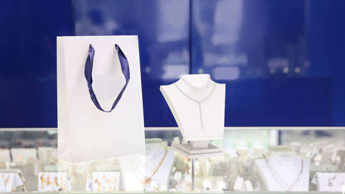 Bekanntes Zürcher Uhren- und Schmuck Fachgeschäft an 1A-Lage