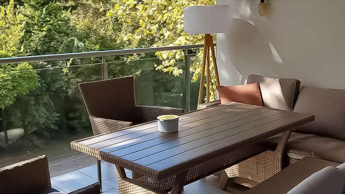 Region Zürich: Führender Grosshändler für Innen- und Aussenmöblierungslösungen zum Verkauf